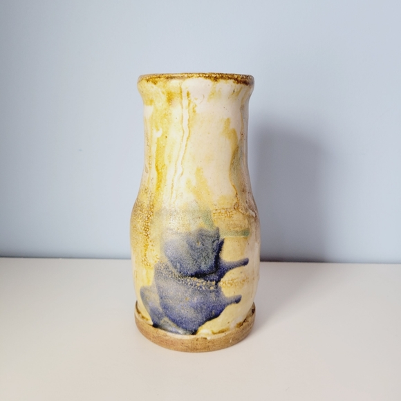 Hand Crafted Vintage Pottery Vase with Makers Mark - Picture 2 of 12